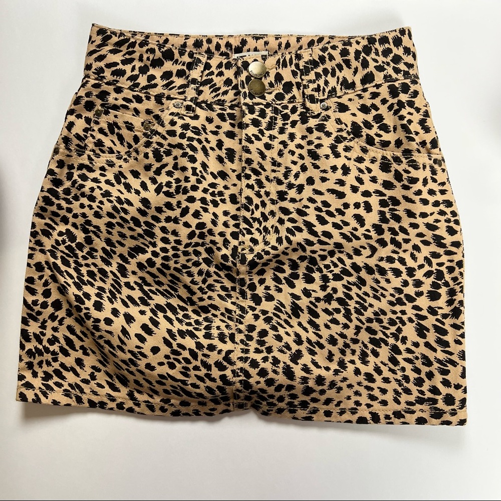 Billabong Cheetah print mini skirt size 26 or 4 jean like material